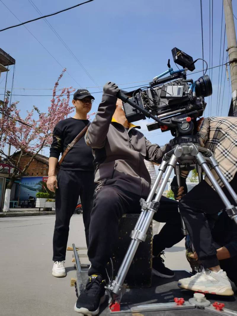 鹤山区广告片拍摄：快消品牌爆款之选，网感内容适配社媒传播！